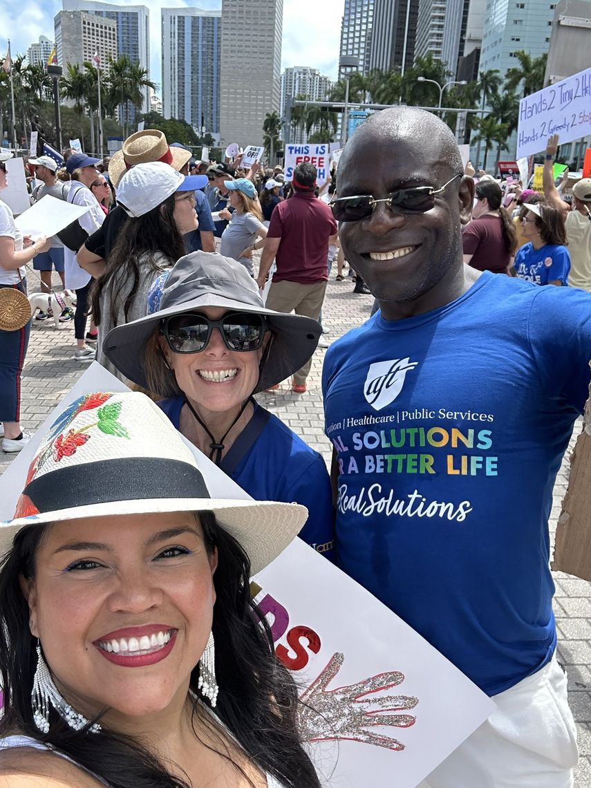 Karla Hernández Mats entre los manifestantes. Karla Hernández Mats entre los manifestantes.