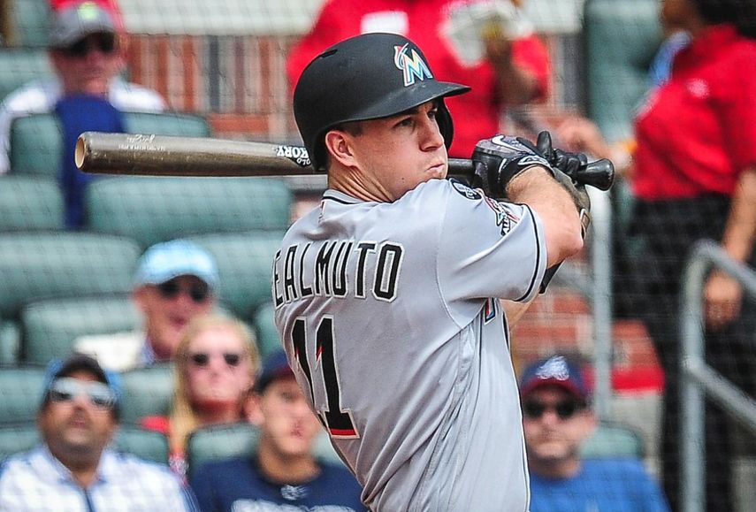 El receptor J.T. Realmuto fue el más destacado en la ofensiva de los peces al irse de 6-4 con un doble.