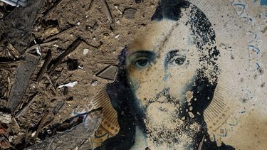 Un icono se ve entre los restos de una iglesia destruida después de ataques rusos en el frente en la región de Mykolaiv, Ucrania, el lunes 8 de agosto de 2022.&nbsp;