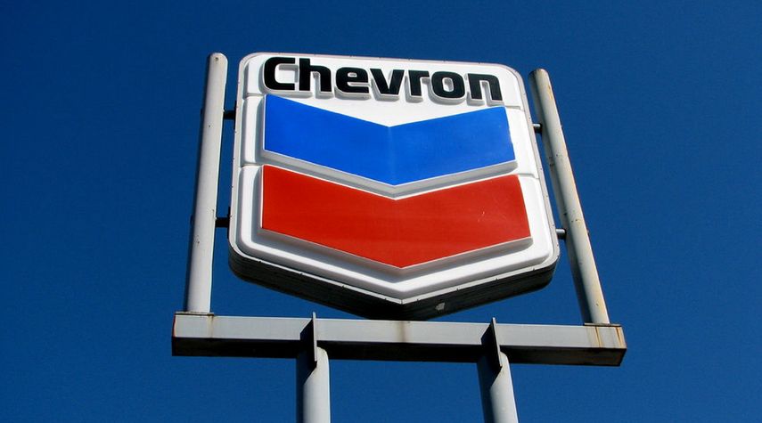 La batalla legal entre Chevron y Ecuador ha llegado a diferentes  países e incluso ha sido retratada en el documental Crudo, producido  por Joe Berlinger y lanzado en 2009.
