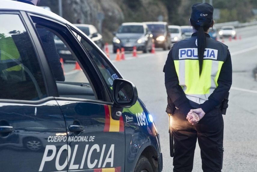 Agentes de la Policía Nacional y de la Policía Local de Cuenca interceptaron a la cubana cuando intentaba huir.