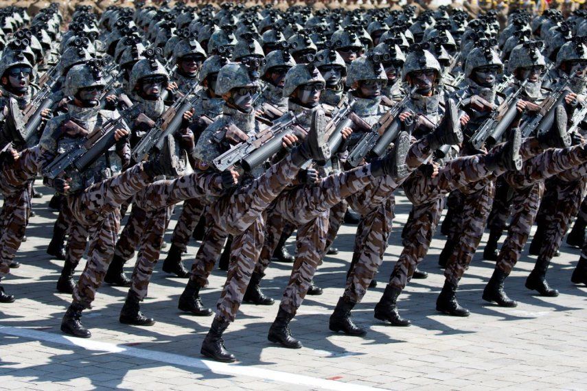 &nbsp;Soldados marchan en un desfile por el 70 aniversario del día de la fundación de Corea del Norte en Pyongyang, Corea del Norte, el 9 de septiembre de 2018.&nbsp;