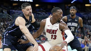 Foto del&nbsp;1 de febrero del 2020 de Bam Adebayo, el pivot del Heat de Miami,&nbsp;en un partido contra el Magic de Orlando.