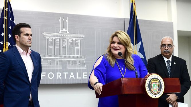 Jenniffer González, representante de Puerto Rico ante el Congreso, junto al gobernador de la isla, Ricardo Rosselló (izq.).