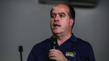 Borges afirmó que el mundo entero cree necesario que Venezuela convoque a elecciones y, estimó, esa presión que viene de afuera hacia adentro, con el respaldo de la Carta Interamericana.