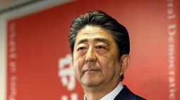 &nbsp;El primer ministro nipón, Shinzo Abe, que obtuvo este domingo una sólida victoria de la coalición gobernante, ya recibió su primer ataque por parte del líder norcoreano.&nbsp;