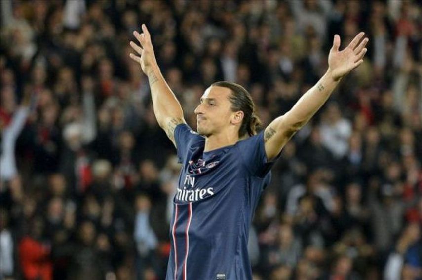 Ibrahimovic terminó su contrato en Francia y está buscando una nueva casa. (ARCHIVO)