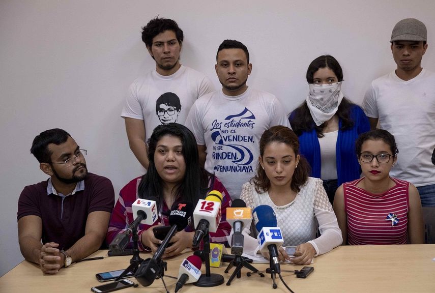 Miembros de la coalición universitaria y de la Alianza Cívica por la Democracia y la Justicia ofrecen una rueda de prensa sobre las negociaciones con el régimen de Daniel Ortega en Nicaragua.