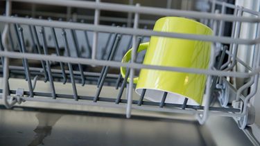 Un lavavajillas no consume menos porque tenga menos utensilios que limpiar.