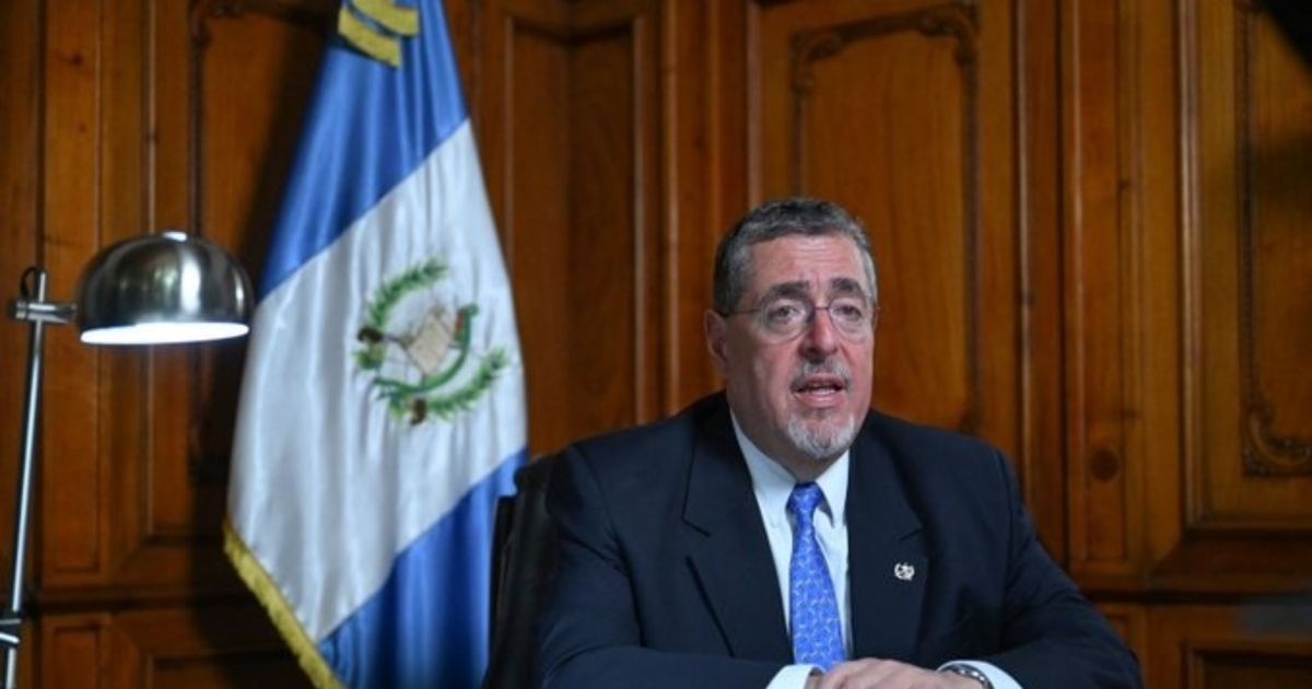 Presidente de Guatemala denuncia “ataque a la democracia” tras captura de viceministro