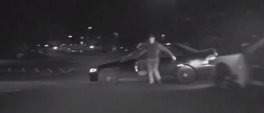 El sospechoso, que&nbsp;se rompió una pierna&nbsp;durante el incidente, fue arrestado y enfrenta varios cargos.