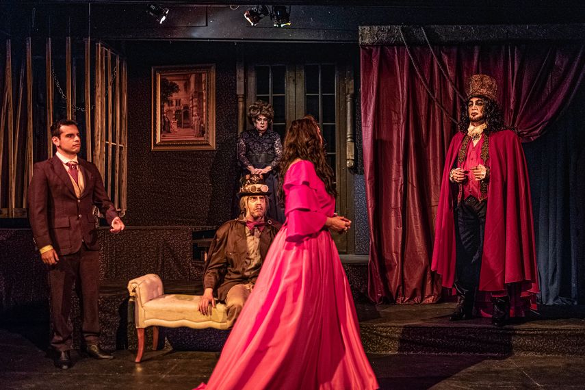 Drácula estará en temporada hasta el 28 de octubre, con funciones viernes y sábados, a las 8:30 pm, en Havanafama Teatro Íntimo