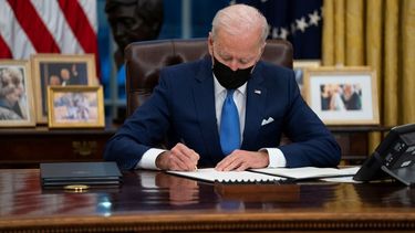 El presidente Joe Biden en la Oficina Oval de la Casa Blanca.