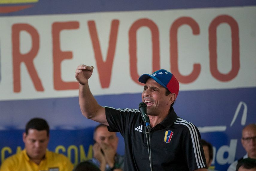 Capriles indicó que el pueblo firmó impecablemente (EFE)