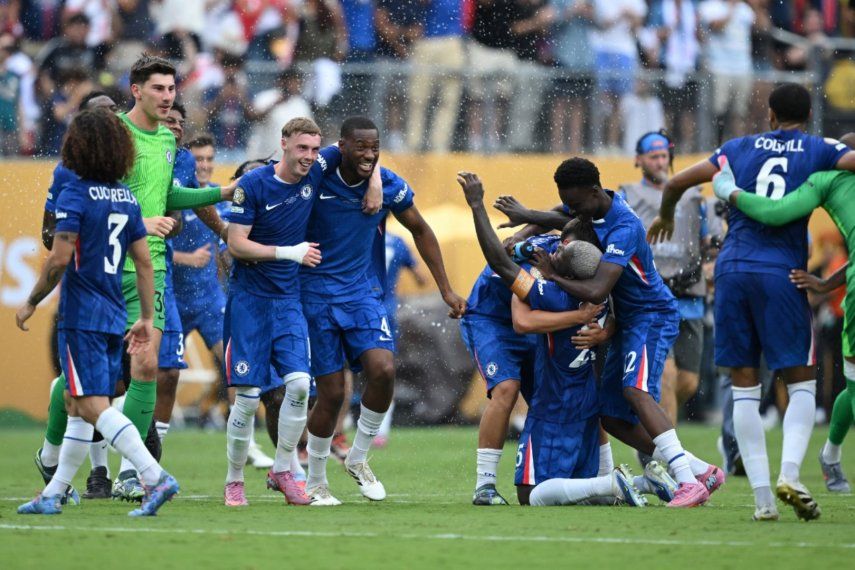 Los jugadores del Chelsea celebran después del partido final de la Copa Mundial de Clubes de la FIFA 2025 entre el Chelsea de Inglaterra y el Paris Saint-Germain
