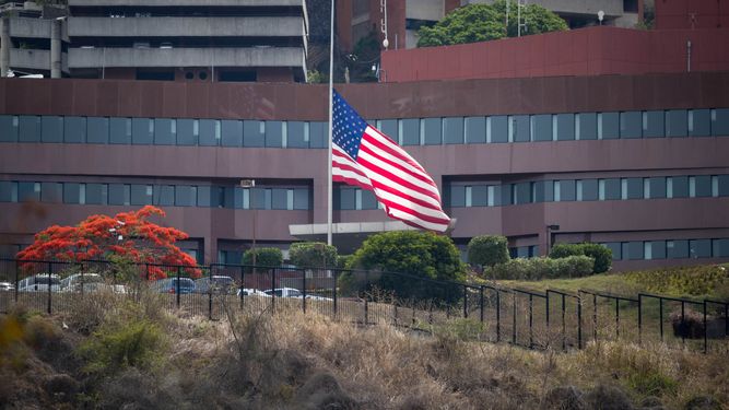 Vista externa de la&nbsp;embajada&nbsp;de Estados Unidos en Caracas.
