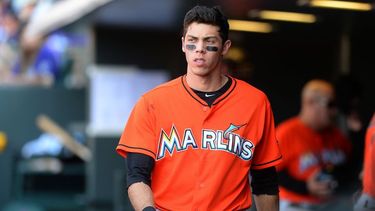 Yellich disparó tres imparables para los Marlins, en una noche de récords. (ARCHIVO)
