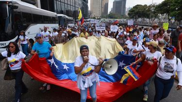 Trabajadores sindicales marchan en el Día Internacional de los Trabajadores en Caracas, Venezuela, el miércoles 1 de mayo de 2024.