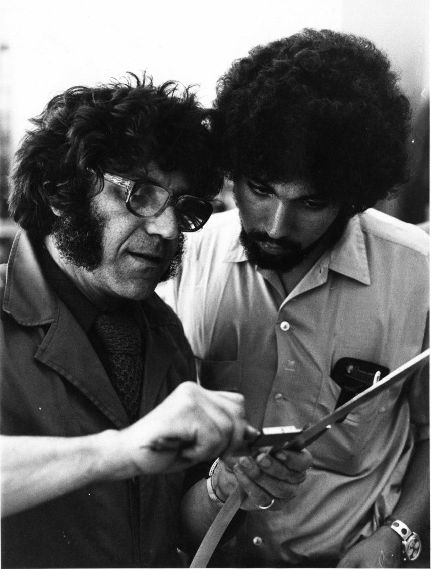 Cruz-Diez, padre e hijo en el taller la Boucherie, Paris, 1975.