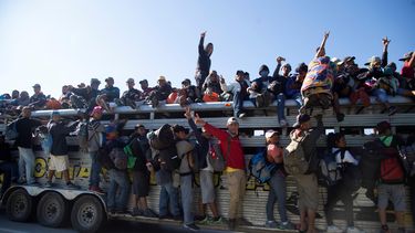 La segunda caravana&nbsp;de&nbsp;migrantes&nbsp;centroamericanos continúa su marcha por las carreteras del estado de Jalisco, México.