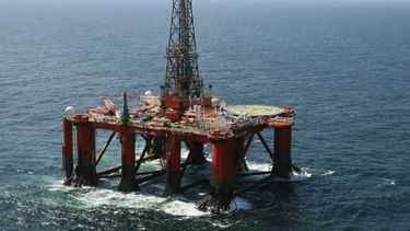 El descenso de los precios, según informes de la OPEP, se debe al aumento de los inventarios internacionales y por la estrategia de Estados Unidos de aumentar su producción de crudo de esquisto (ARCHIVO)