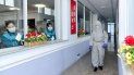 Empleados de la fábrica de agua mineral Daesongsan en Pyongyang desinfectando las instalaciones como medida de cuarentena contra el nuevo infección de coronavirus. Empleados de la fábrica de agua mineral Daesongsan en Pyongyang desinfectando las instalaciones como medida de cuarentena contra el nuevo infección de coronavirus.