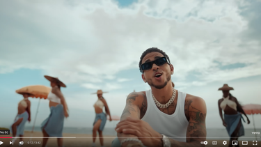 Captura de pantalla del videoclip del remix de Frente al mar, de Ozuna y Béele.&nbsp;
