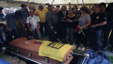 Familiares, amigos y políticos asistieron al sepelio del concejal Fernando Albán, quien falleció en extrañas circunstancias en Caracas.