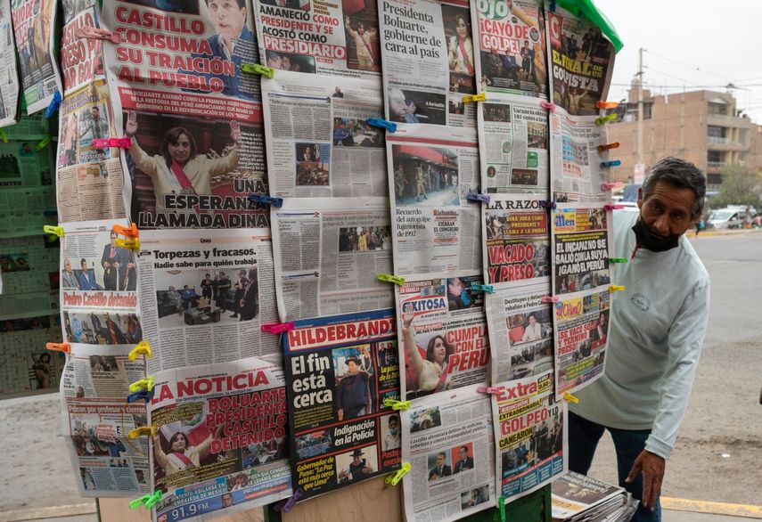 Primeras planas de los diarios reseñan el autogolpe de Estado provocado por el ahora expresidente Pedro Castillo.&nbsp;