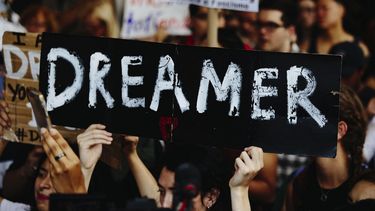 Manifestantes protestan en EEUU contra la decisión de Trump de acabar con el programa DACA.