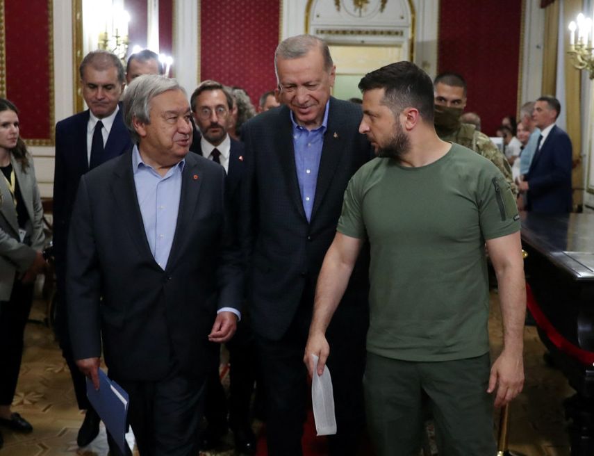 El presidente de Ucrania, Volodímir Zelenski, se reunió con su homólogo de Turquía durante una gira para presionar por el acceso de su país a la OTAN