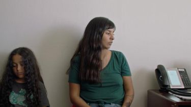 En esta imagen proporcionada por Interior XIII, Israel Rodríguez, izquierda, y Julia Chávez en una escena de El Otro Tom.