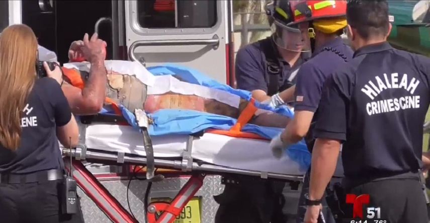 Momento en que es trasladado al hospital.