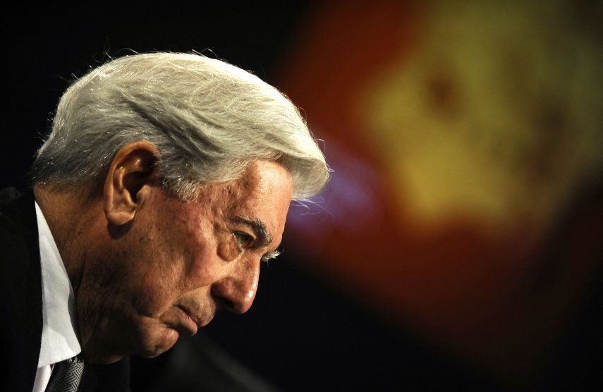 El escritor Mario Vargas Llosa en la presentación en Madrid de su libro El sueño del celta, en 2010.