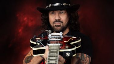 Osamu Menéndez, nieto de la leyenda del jazz y el&nbsp;blues americano Bárbara Dane.