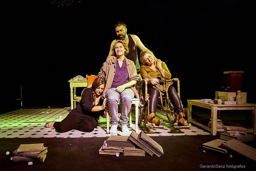 La obra española Bendita Gloria, de Juan G. Larrondo, con dirección de Pepe Bablé, se exhibe durante el segundo fin de semana del festival, del 19 al 21 de julio, en el&nbsp;Carnival Studio Theater del Arsht Center.&nbsp;