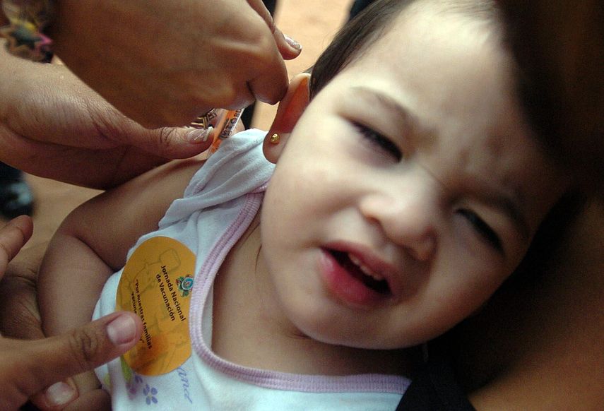 El director de los CDC, Robert R. Redfield, destacó que las vacunas contra el sarampión son seguras y descartó que causen autismo, tal y como aseguran personas que consideran que hay alguna relación entre las mismas.