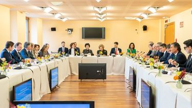 La reina Sofía preside la reunión anual de la Junta de Patronos de la Escuela, principal órgano de representación de este centro de alta formación musical.