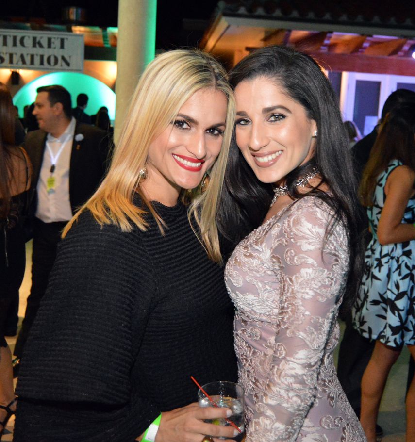 Yanelle Finlay y Gladys Acevedo