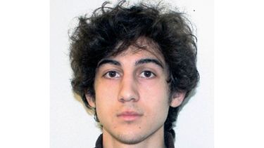 En esta foto difundida el 19 de abril de 2013 por el FBI se ve a Dzhokhar Tsarnaev, quien fue condenado a muerte por el ataque con explosivos contra el marat&oacute;n de Boston de 2013, el cual mat&oacute; a 3 personas y lesion&oacute; a m&aacute;s de 260. Una corte federal de apelaciones anul&oacute; su sentencia el viernes 31 de julio de 2020.