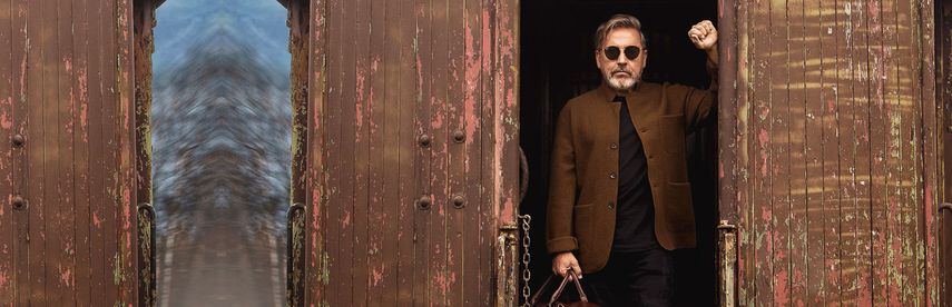 El reconocido artista posee una carrera que comprende varias d&eacute;cadas, as&iacute; como decenas de discos multi-platino, Platino y de Oro por sus millonarias ventas de &aacute;lbumes.