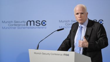 El senador estadounidense John McCain interviene durante la 53&nbsp;Conferencia&nbsp;de&nbsp;Seguridad&nbsp;de Múnich.
