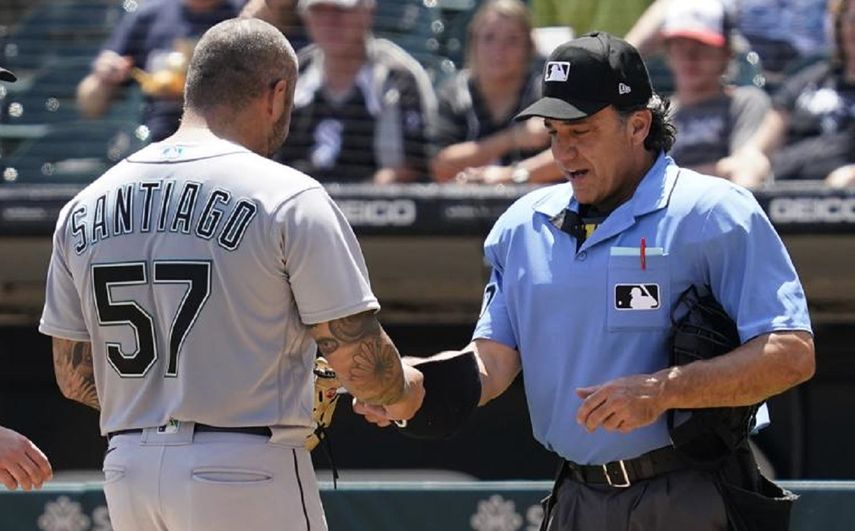 Suspender a lanzador Héctor Santiago por sustancias prohibidas