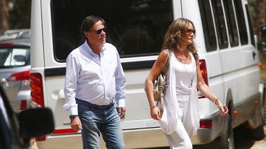Marco Antonio&nbsp;Pinochet&nbsp;(i), hijo del exdictador chileno, junto a su esposa, María Soledad Olave, en una imagen de archivo de diciembre de&nbsp;2016.