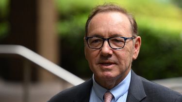 El actor estadounidense Kevin Spacey abandona el Tribunal de la Corona de Southwark en Londres el 28 de junio de 2023.&nbsp;