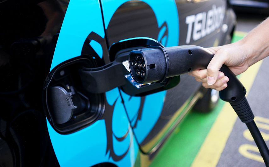 El auto eléctrico no contamina el medio ambiente.