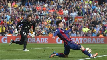 Los tres tantos de Messi le igualan con Cristiano Ronaldo como líderes en goles. (AP)