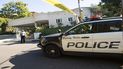 Una cinta de la policía bloquea el acceso a la cuadra 1100 de Maytor, donde se encuentra la casa de Jacqueline Avant en la cima de la colina, en Beverly Hills, California, el 1 de diciembre de 2021. La esposa del hombre conocido como el Padrino de la música negra fue asesinada en un robo. Una cinta de la policía bloquea el acceso a la cuadra 1100 de Maytor, donde se encuentra la casa de Jacqueline Avant en la cima de la colina, en Beverly Hills, California, el 1 de diciembre de 2021. La esposa del hombre conocido como el Padrino de la música negra fue asesinada en un robo.