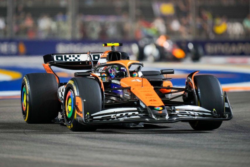 Lando Norris conduce su McLaren durante el Gran Premio de Singapur, el domingo 22 de septiembre de 2024, en el circuito de Marina Bay.&nbsp;