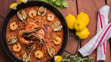 Bulla Gastrobar invita a preparar paella con su clase online.